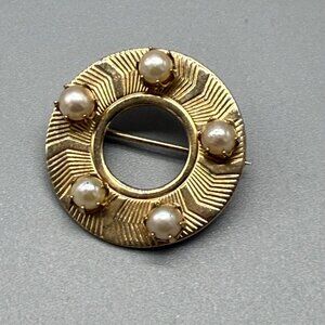 MarinoVintage Gold-Tone Round Pin Brooch With Faux Pearl Accents